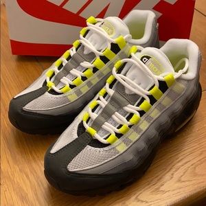 Boys Nike Air Max NEW